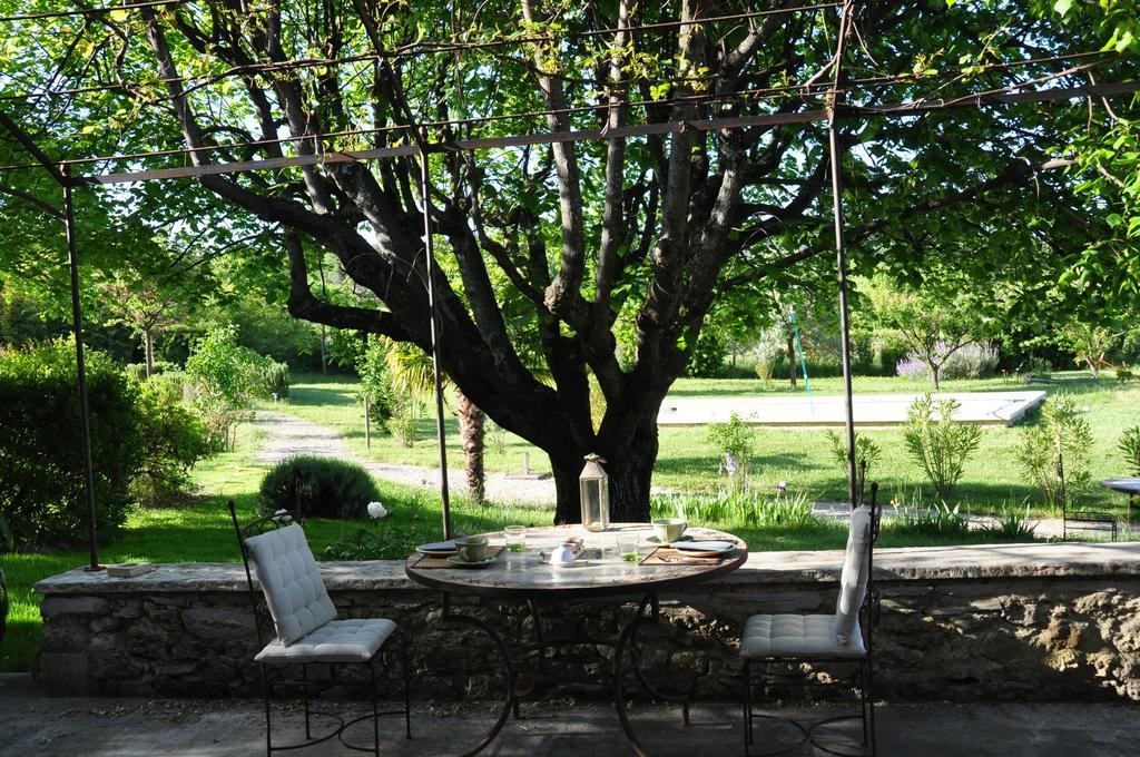 Le Mas En Provence Bed and Breakfast Entrechaux Exteriör bild
