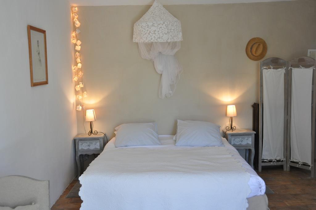 Le Mas En Provence Bed and Breakfast Entrechaux Exteriör bild